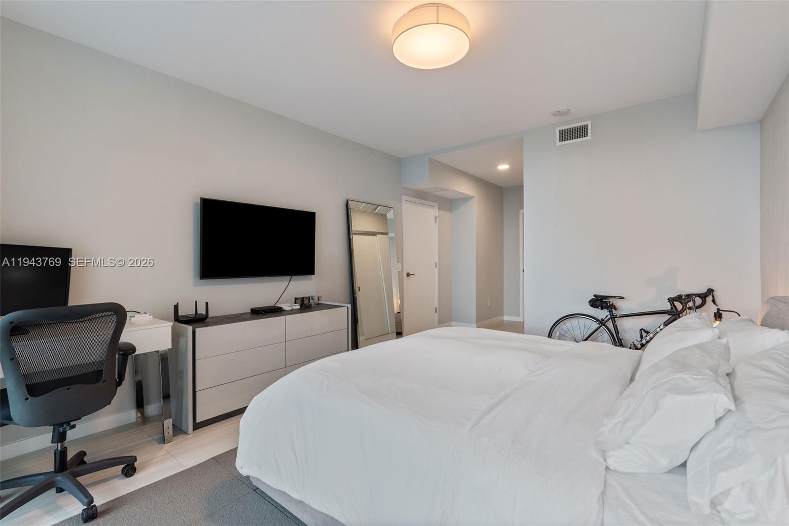 1080 Brickell Ave #3702 Miami, FL 33131