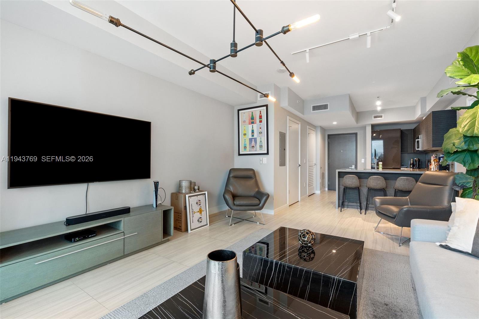 1080 Brickell Ave #3702 Miami, FL 33131