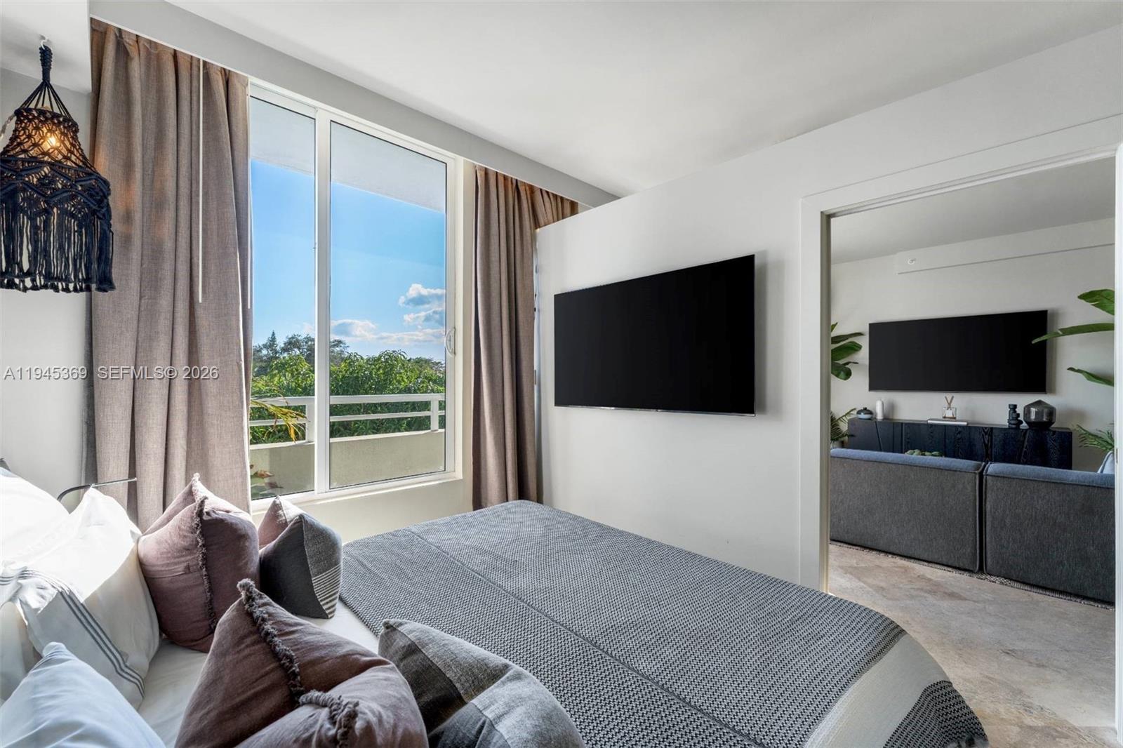 3250 Grand Ave #306 Miami, FL 33133