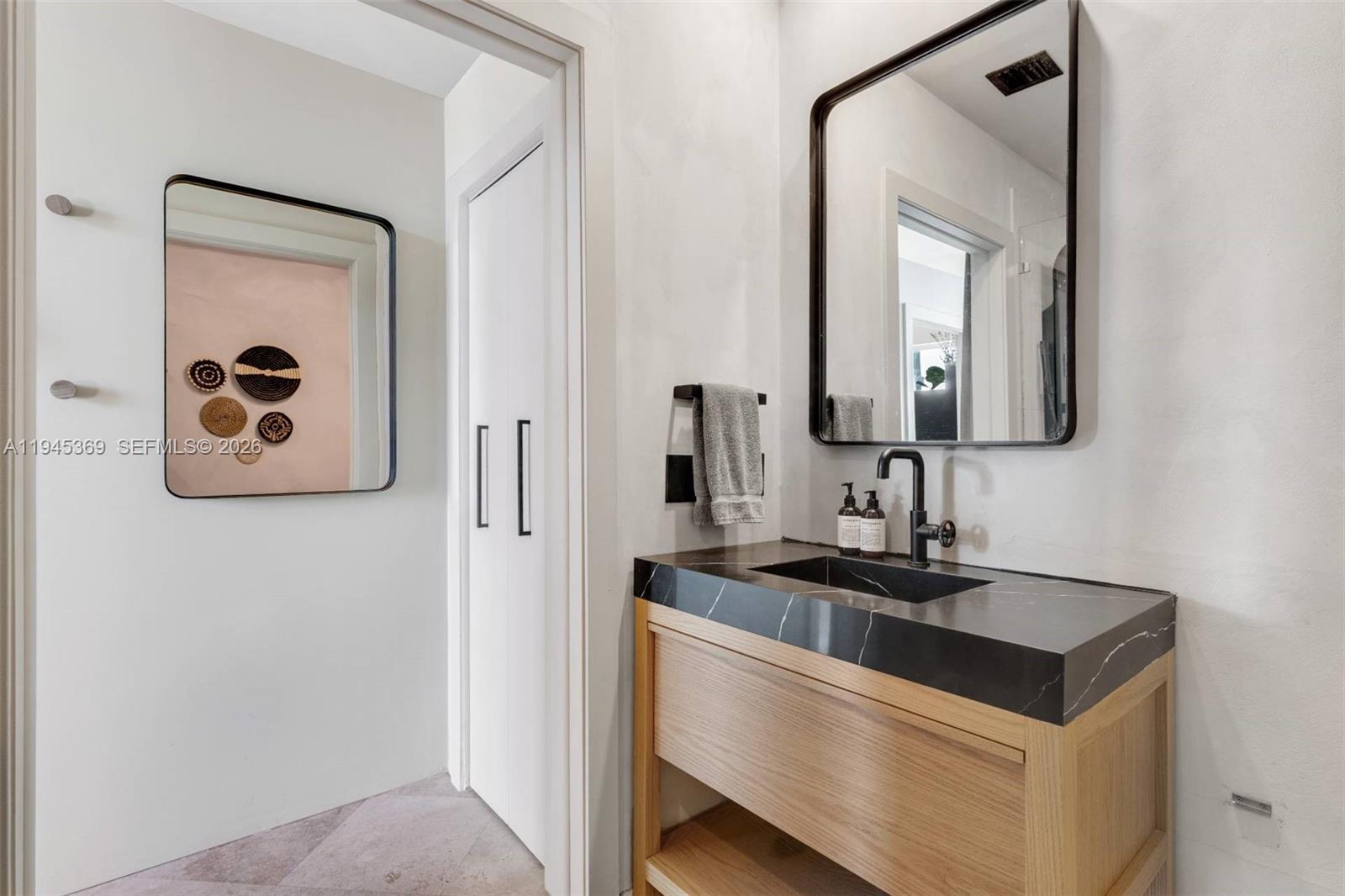 3250 Grand Ave #306 Miami, FL 33133