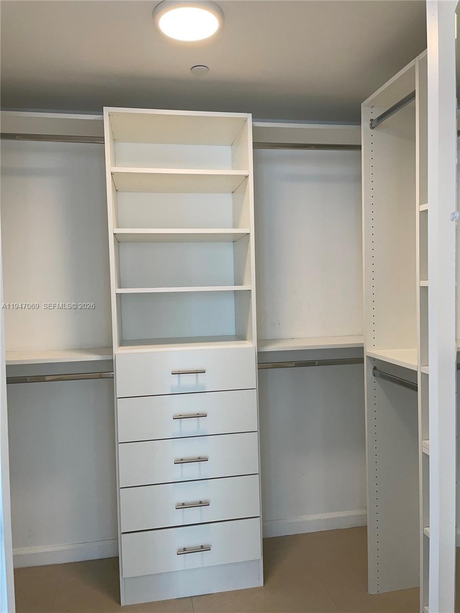 image Icon Brickell II8