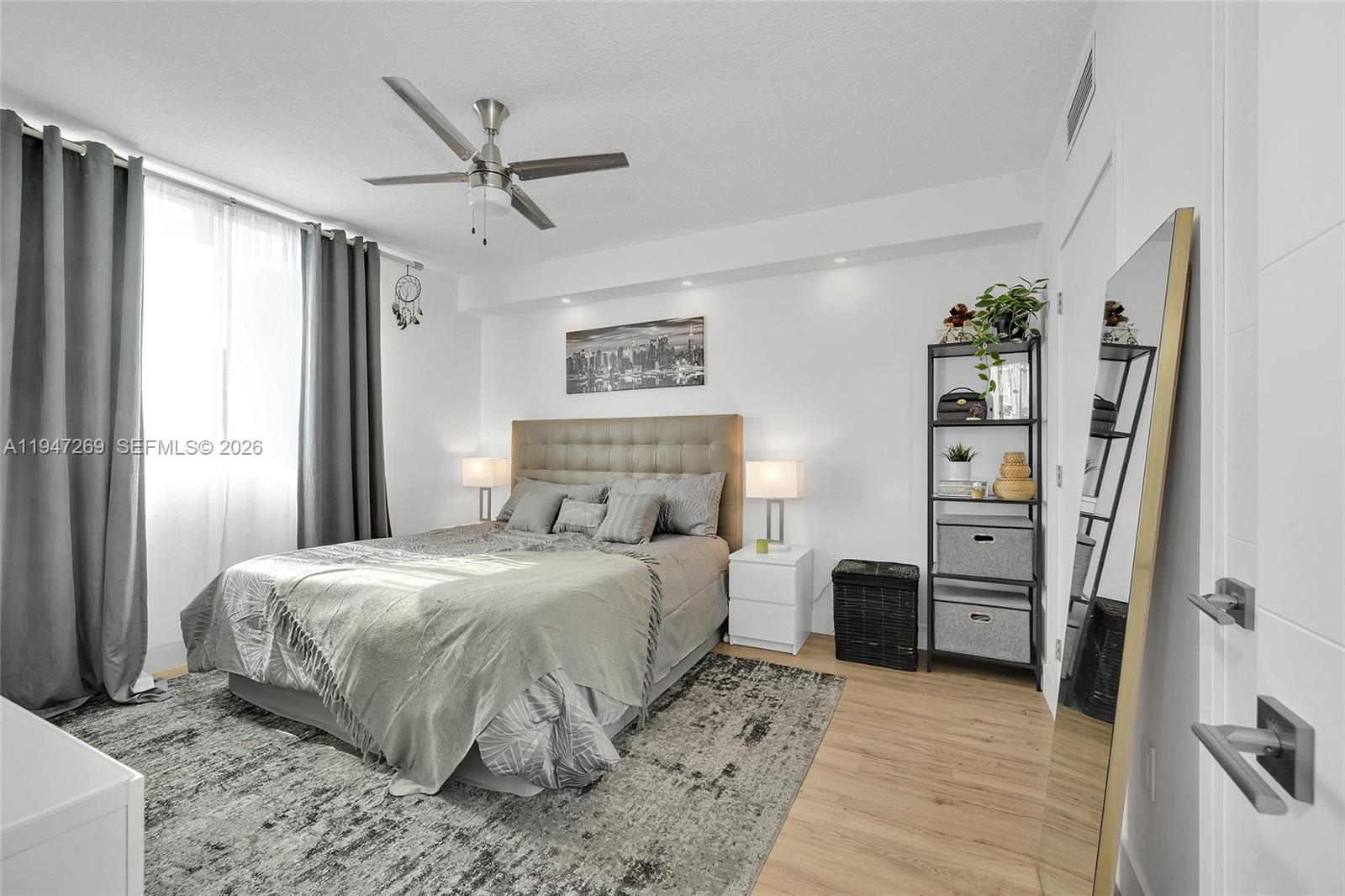 275 NE 18th St #1207 Miami, FL 33132