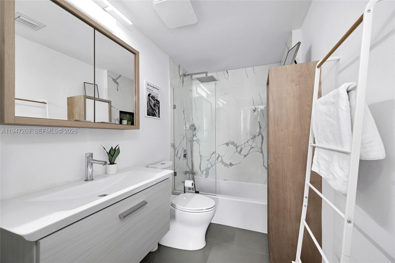 275 NE 18th St #1207 Miami, FL 33132