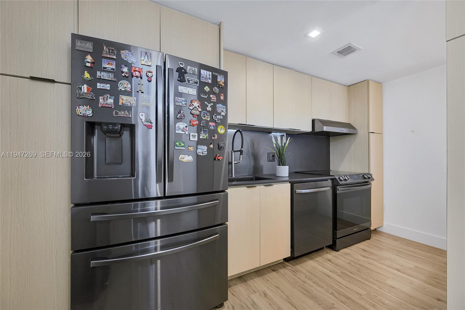 275 NE 18th St #1207 Miami, FL 33132