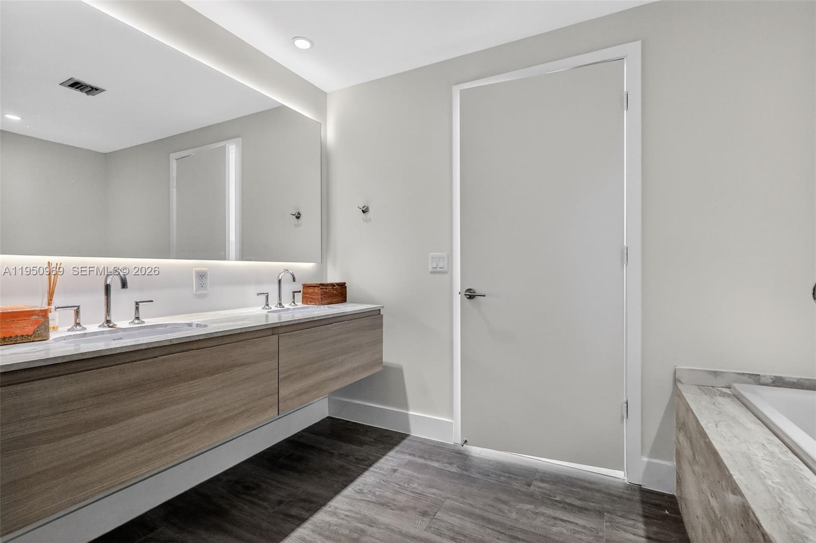 2900 NE 7th Ave #1108 Miami, FL 33137