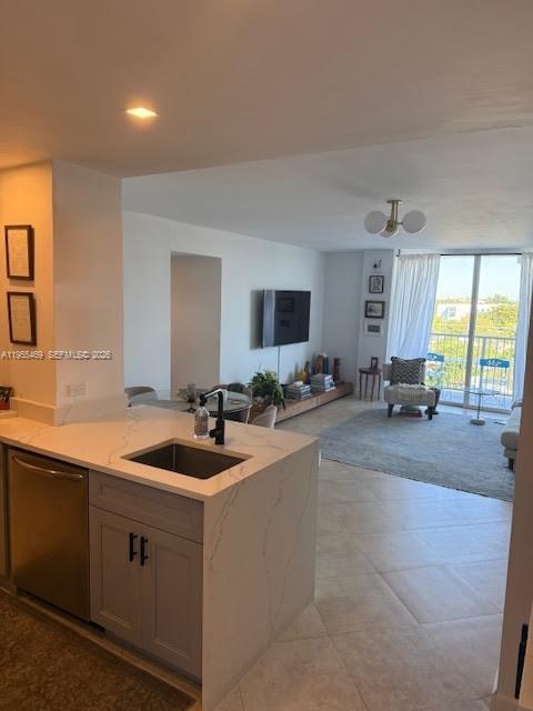 2000 NE 135th St #703