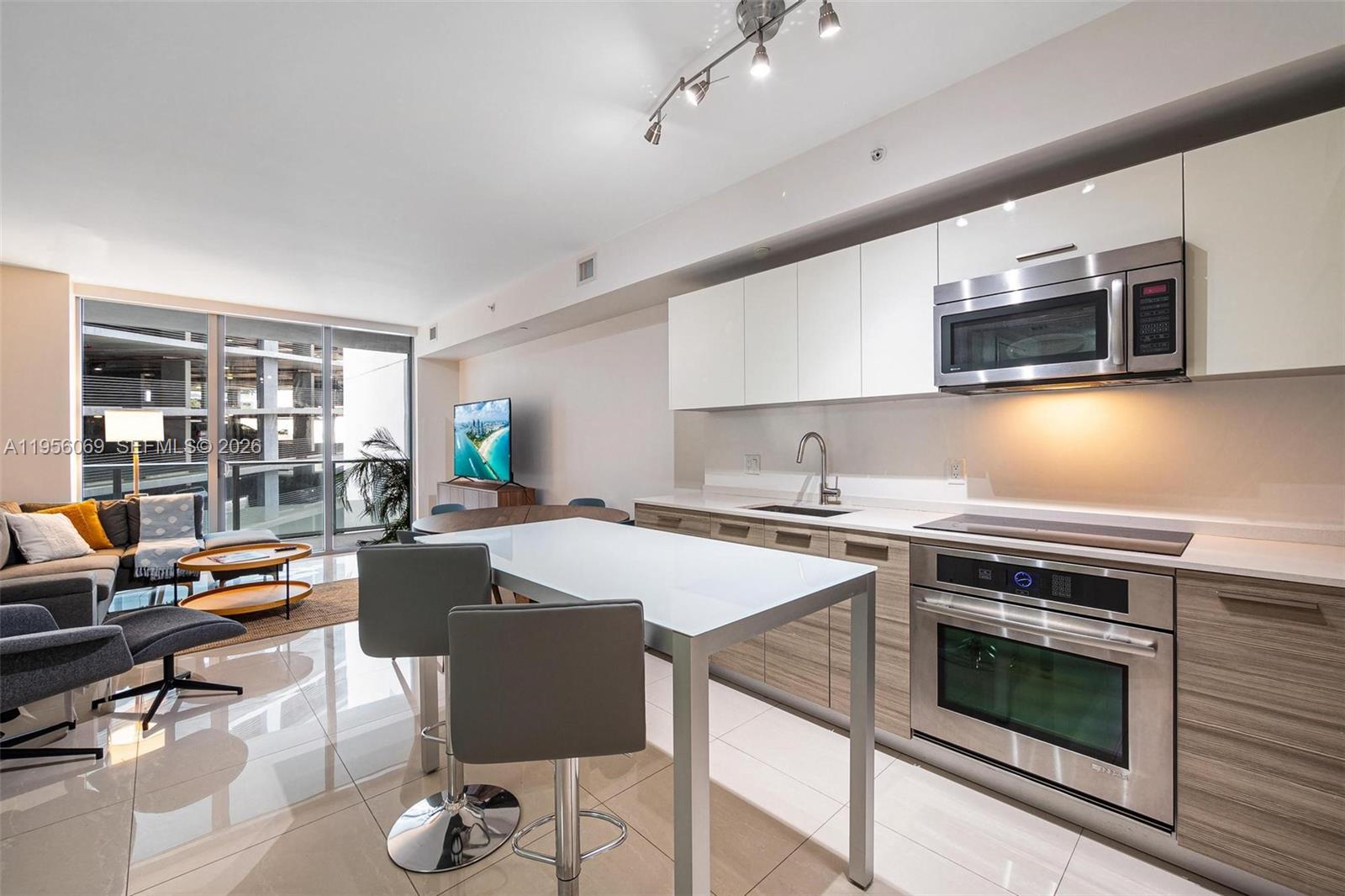 1300 Brickell Bay Dr #700