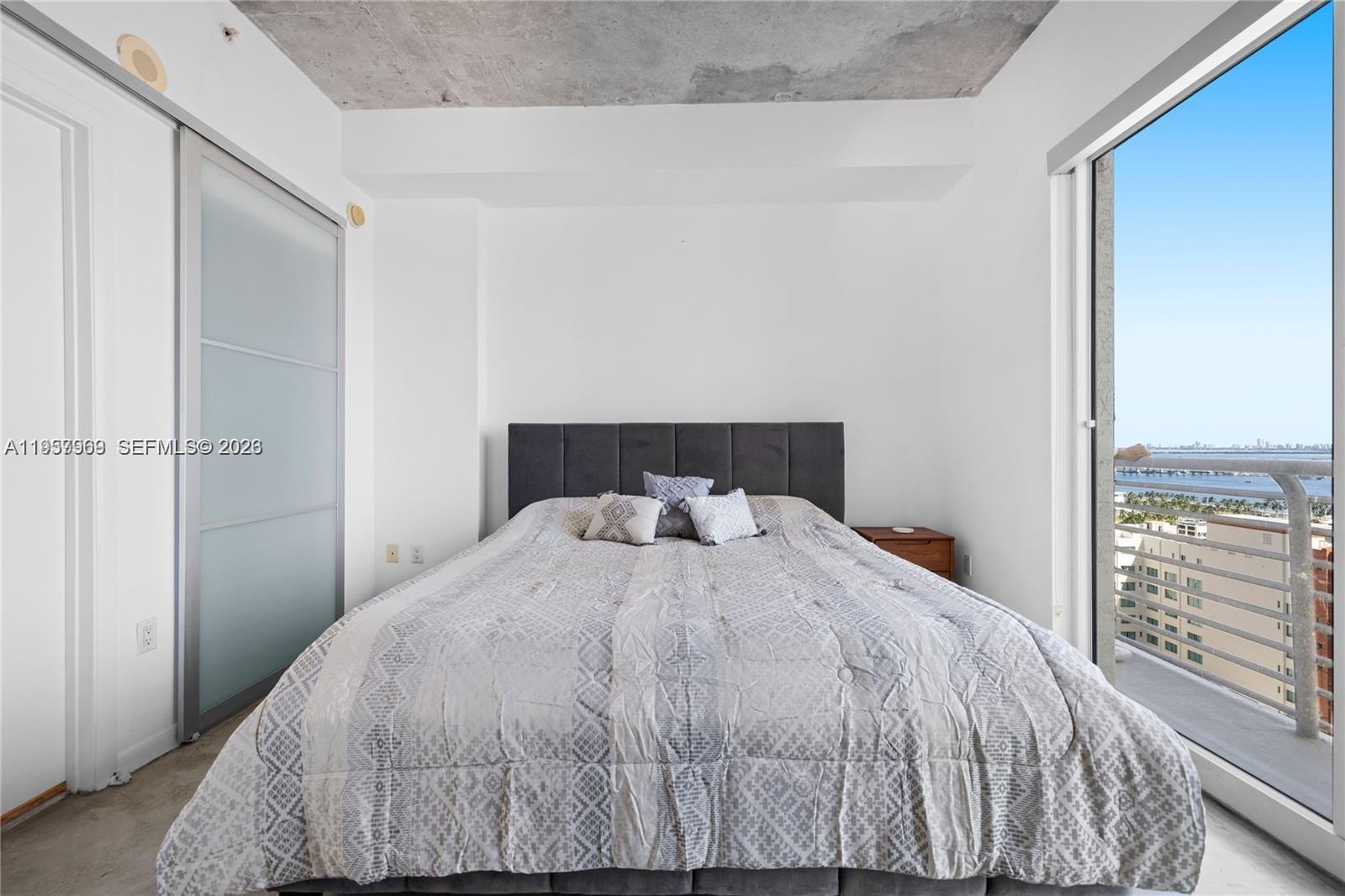 image Loft Downtown I11