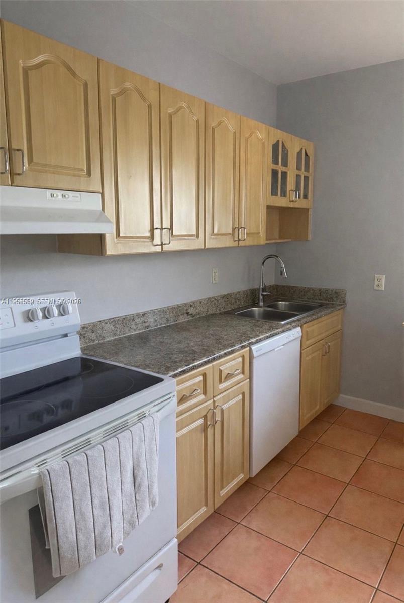 9260 Bay Hbr Ter #23 Bay Harbor Islands, FL 33154