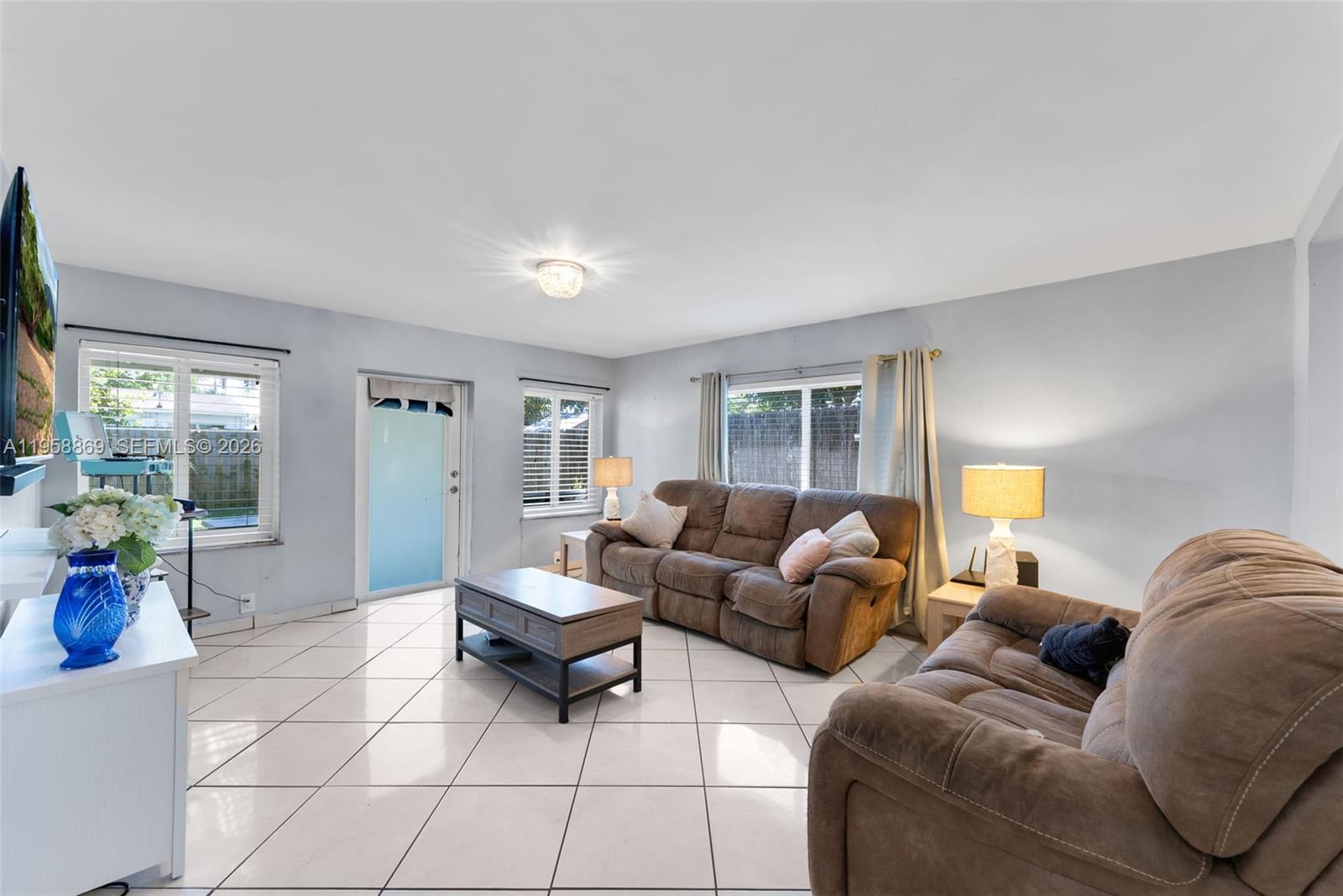 120 NW 52nd Ct Oakland Park, FL 33309