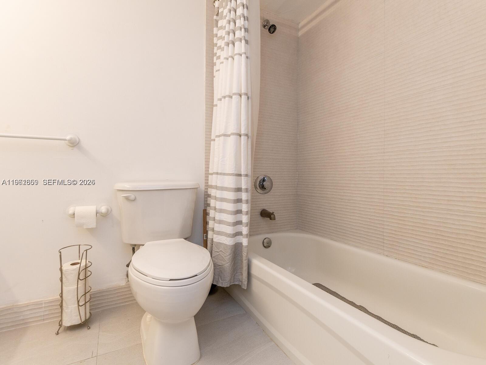 image The Club at Brickell Bay10