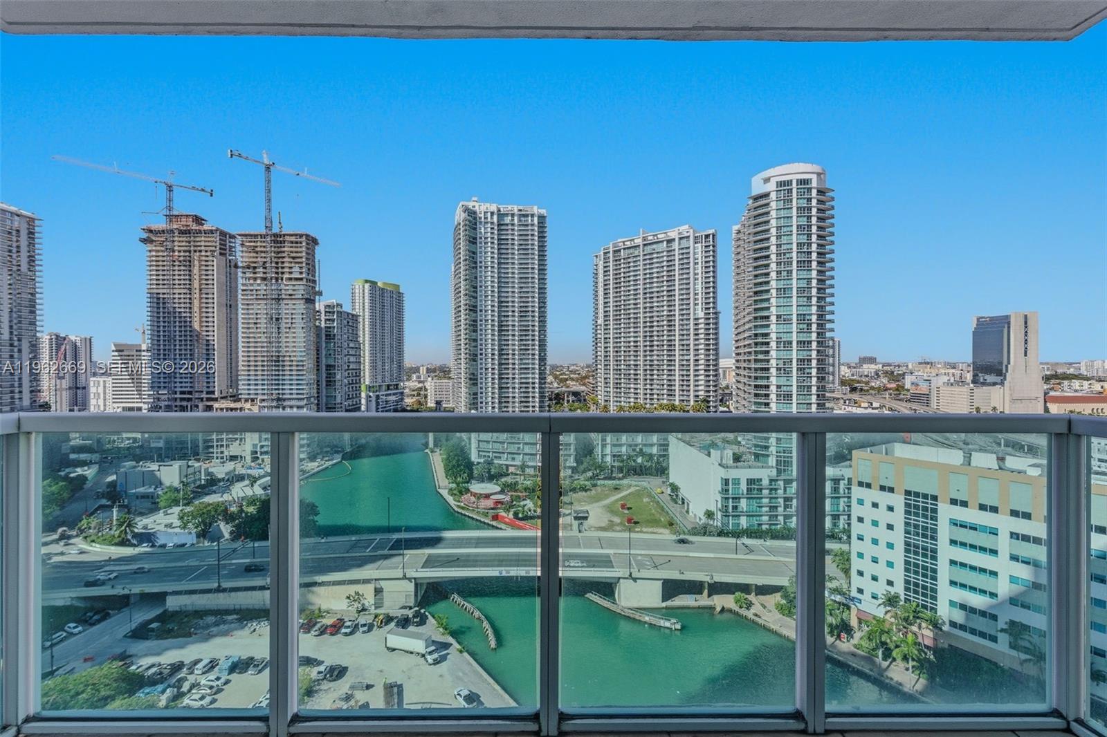 image Brickell on the River North23