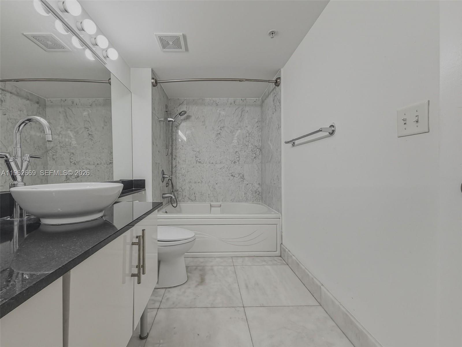 image Brickell on the River North28