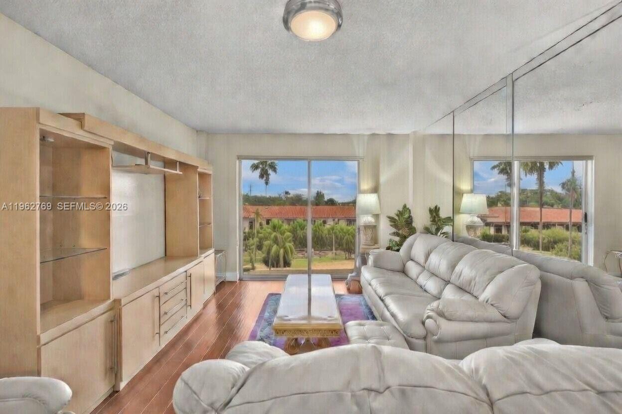 4160 Inverrary Dr #308 Lauderhill, FL 33319