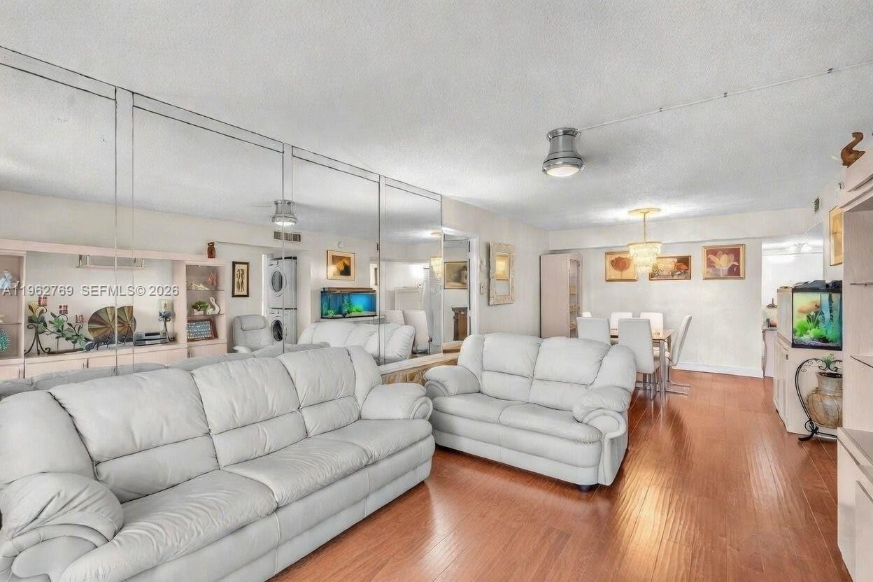 4160 Inverrary Dr #308 Lauderhill, FL 33319