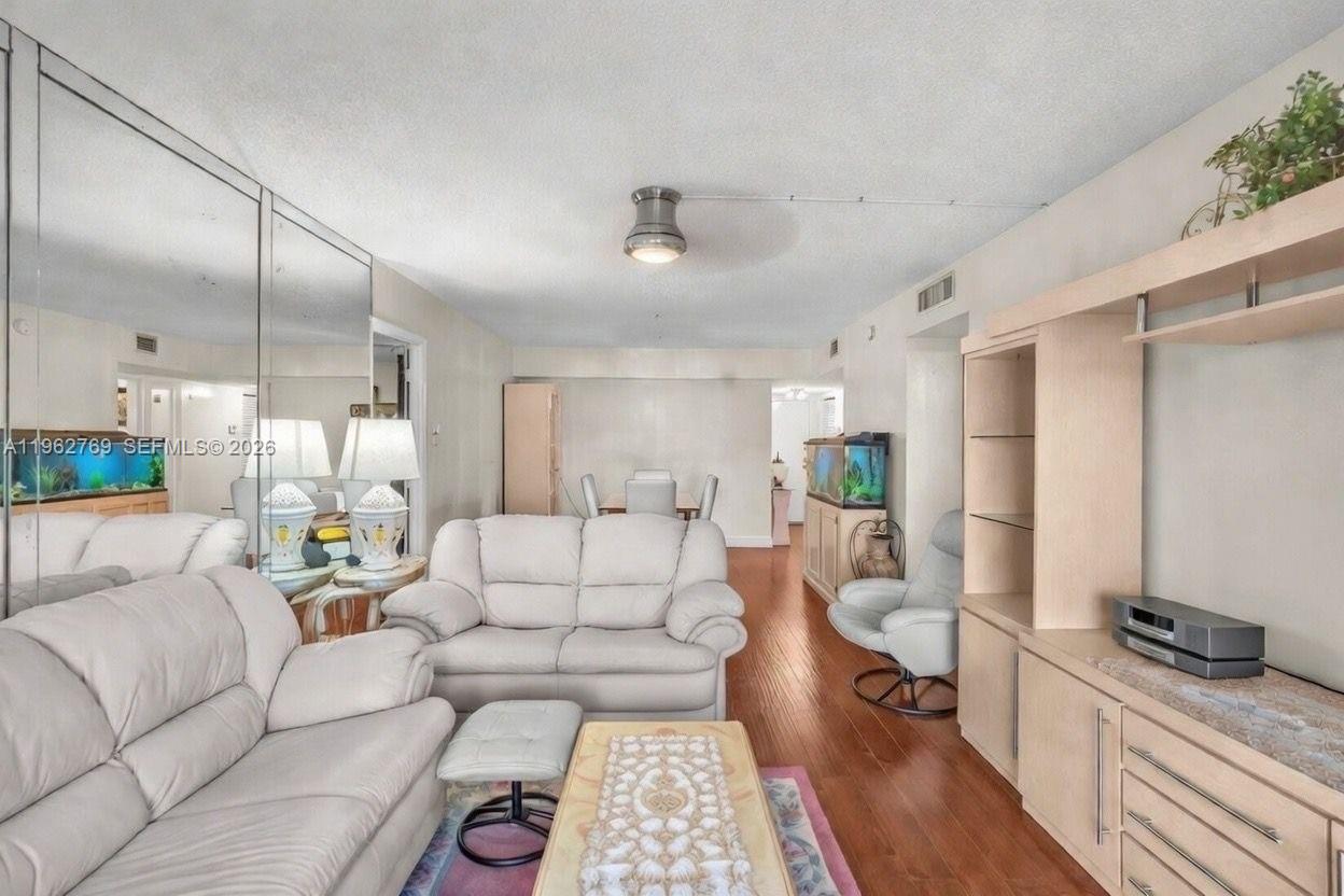 4160 Inverrary Dr #308 Lauderhill, FL 33319