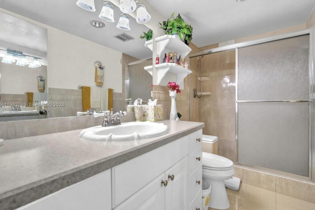 4160 Inverrary Dr #308 Lauderhill, FL 33319