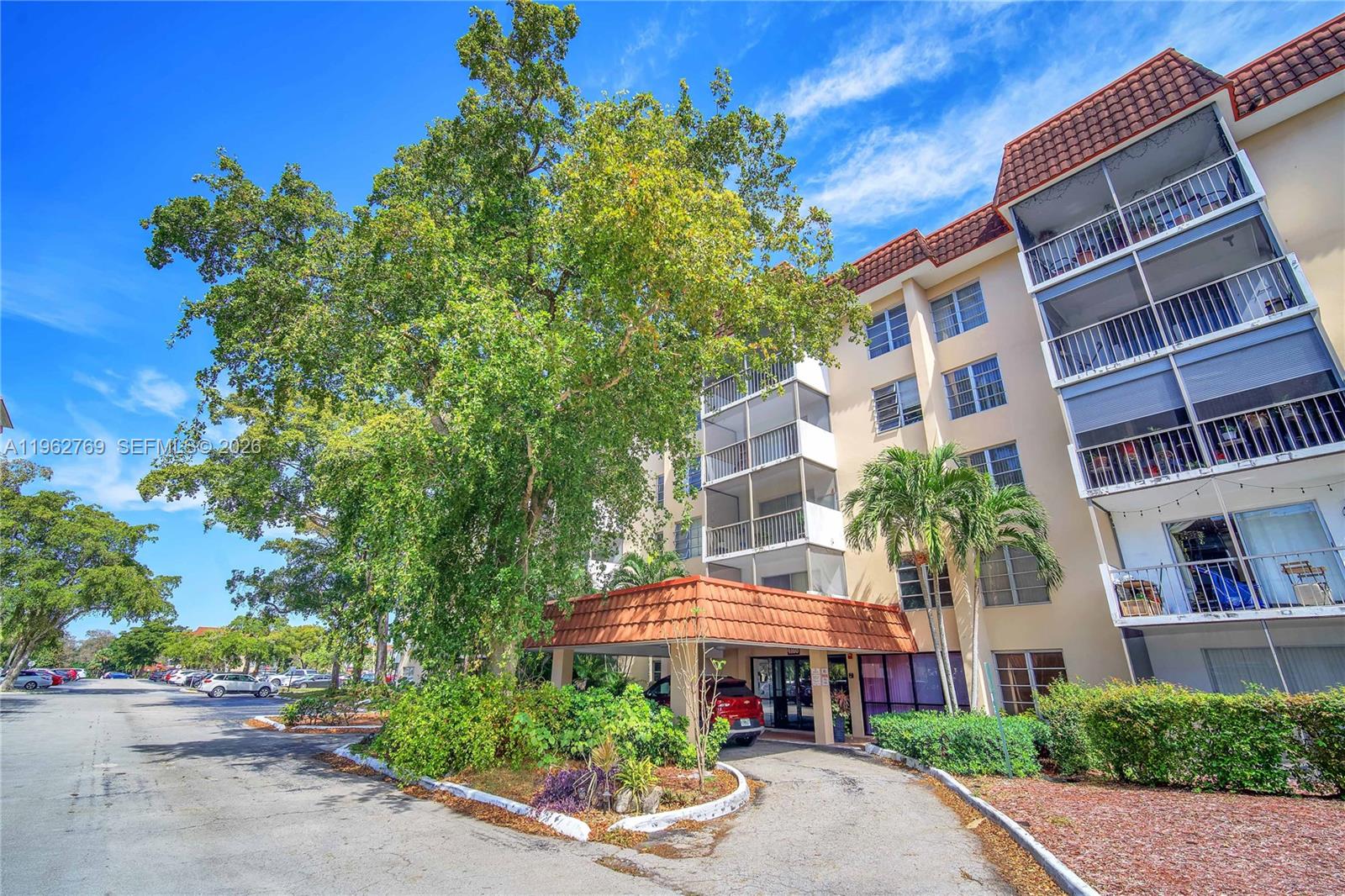 4160 Inverrary Dr #308 Lauderhill, FL 33319