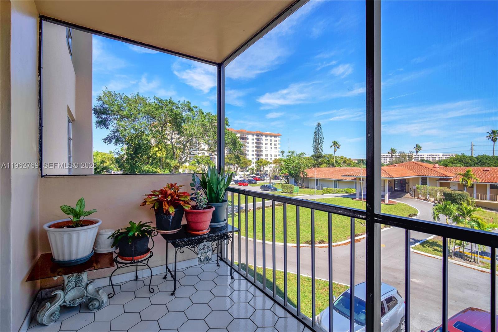 4160 Inverrary Dr #308 Lauderhill, FL 33319