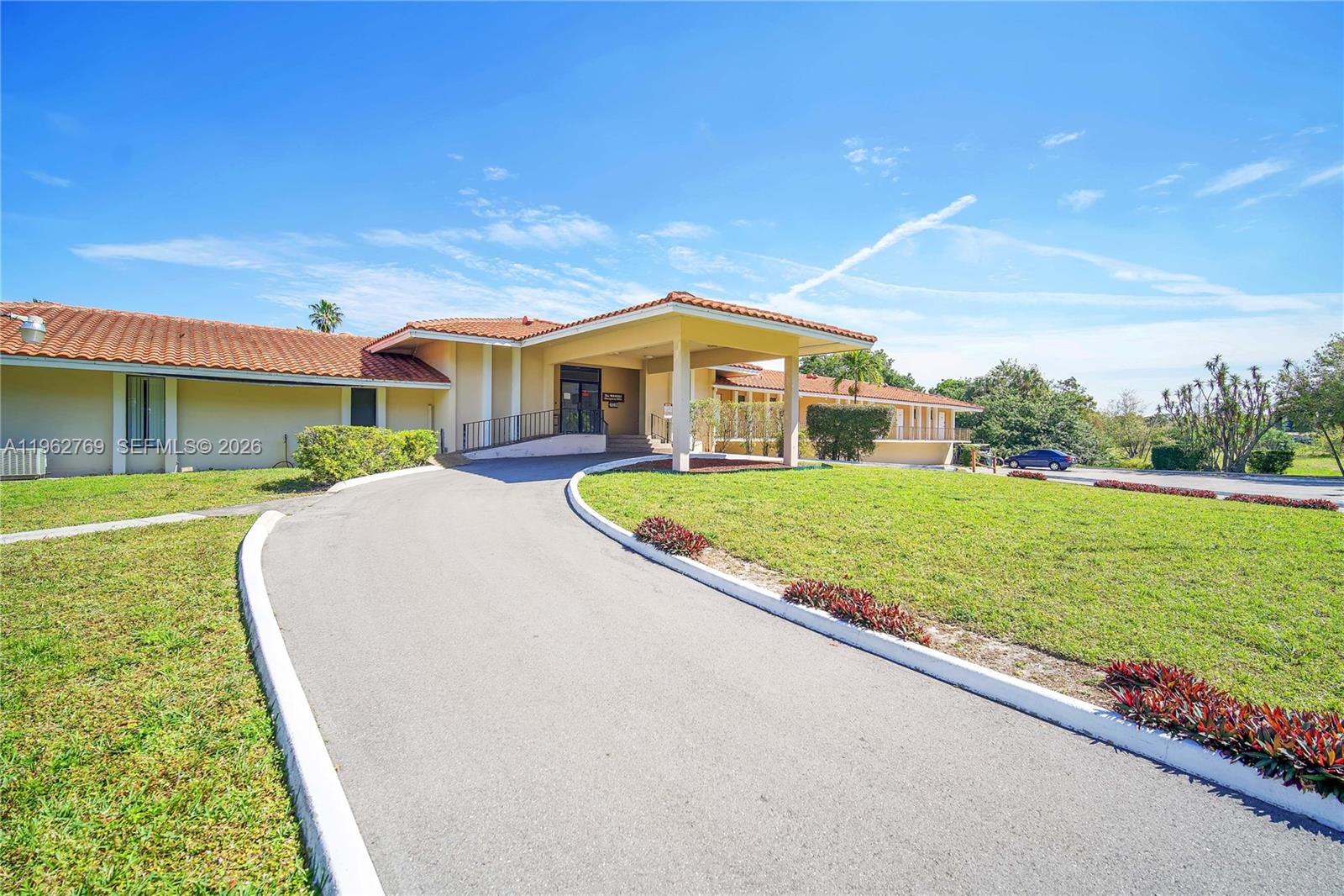 4160 Inverrary Dr #308 Lauderhill, FL 33319