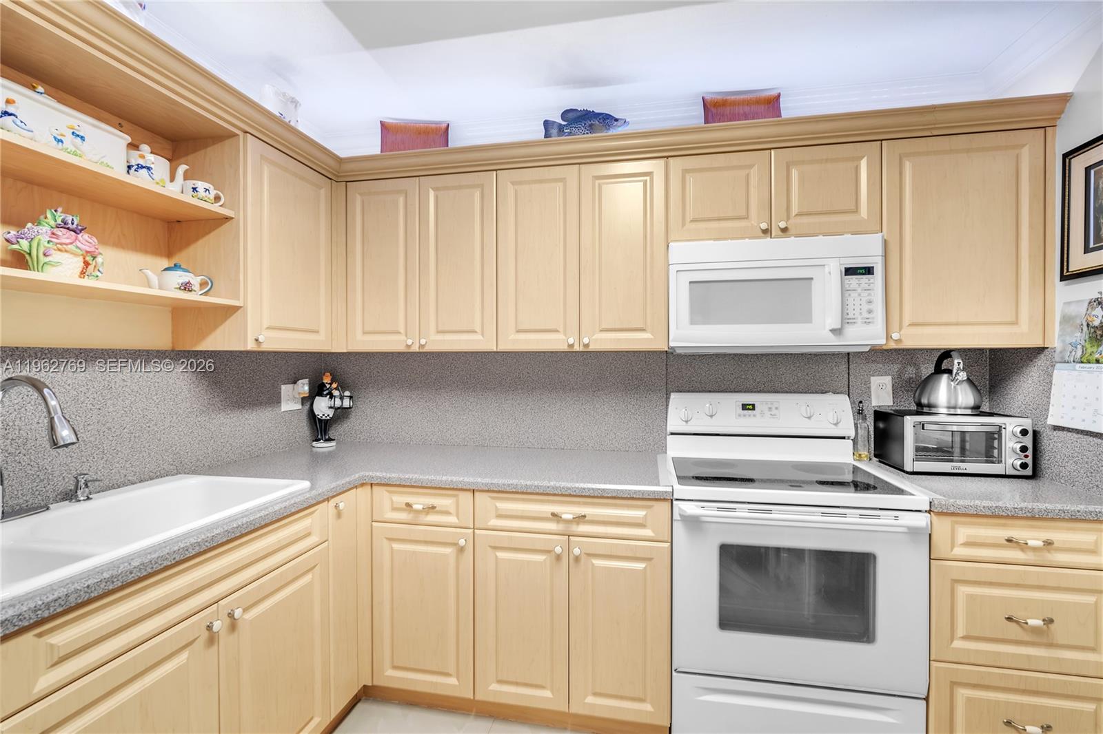 4160 Inverrary Dr #308 Lauderhill, FL 33319