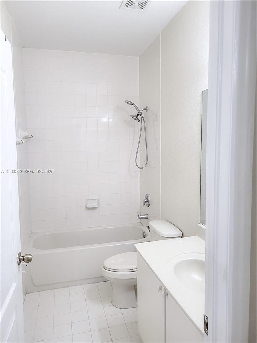 2551 SE 16th Ter #203 Homestead, FL 33035