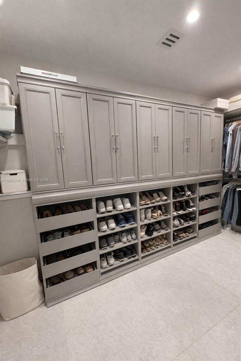 Undisclosed Address Palmetto Bay, FL 33157