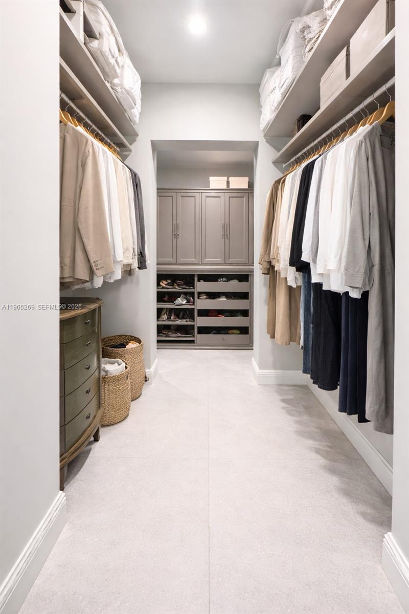 Undisclosed Address Palmetto Bay, FL 33157