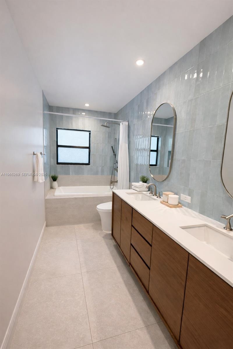 Undisclosed Address Palmetto Bay, FL 33157