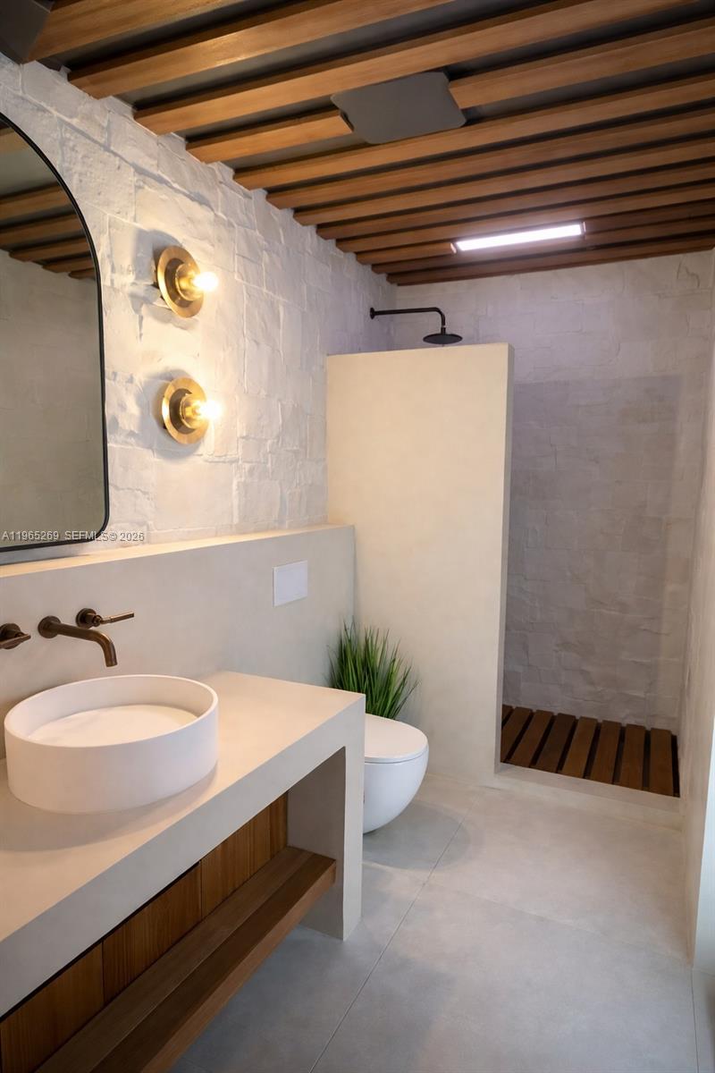 Undisclosed Address Palmetto Bay, FL 33157