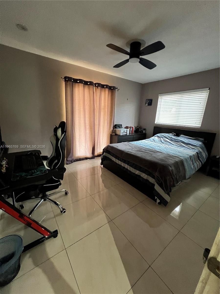 10382 SW 25th St Miami, FL 33165