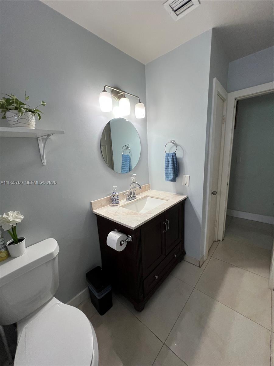 10382 SW 25th St Miami, FL 33165