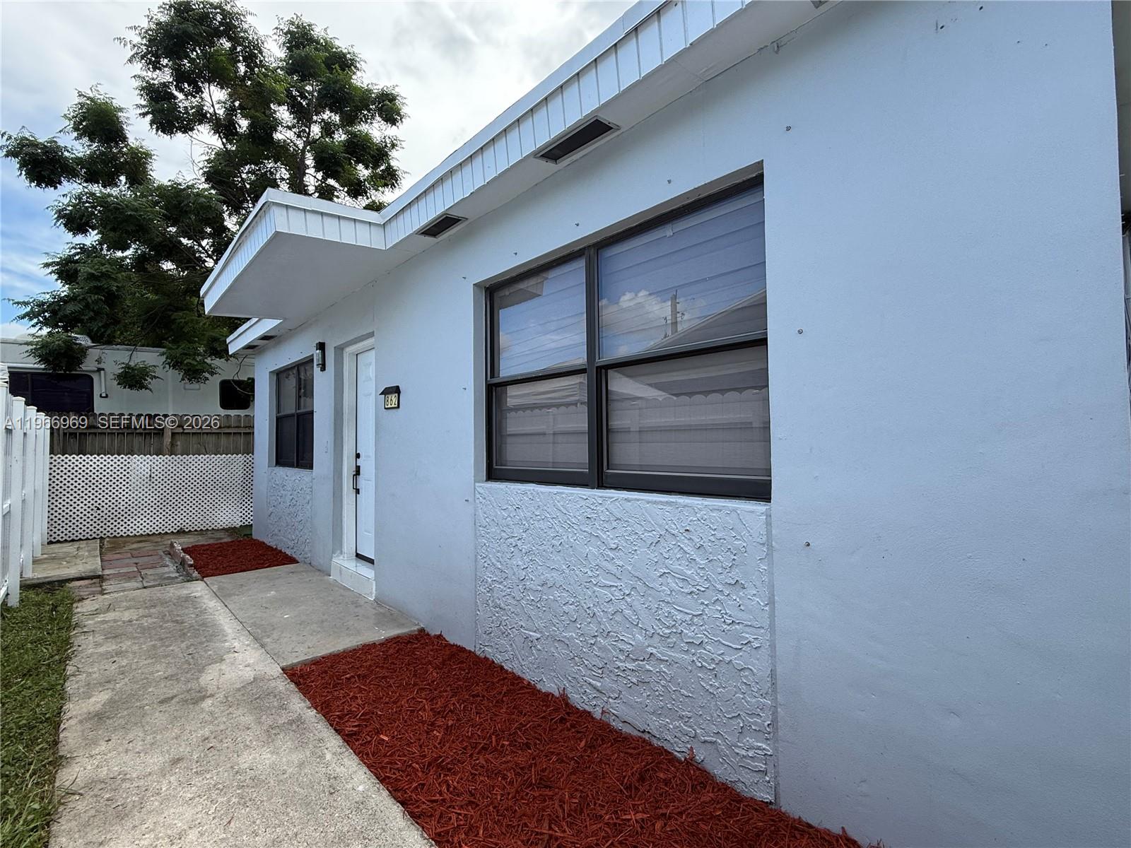 860 SE 9th Ct Hialeah, FL 33010