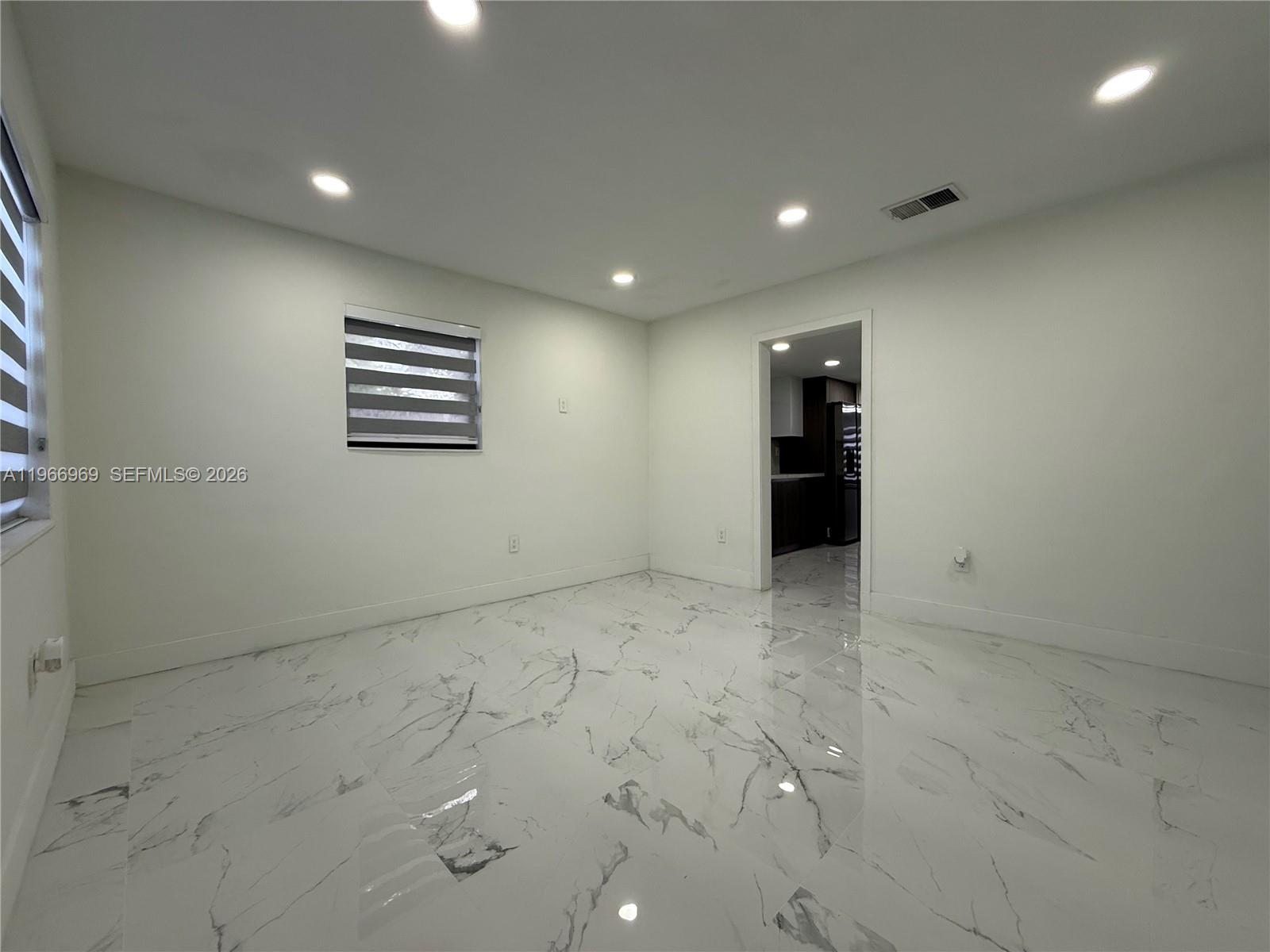 860 SE 9th Ct Hialeah, FL 33010