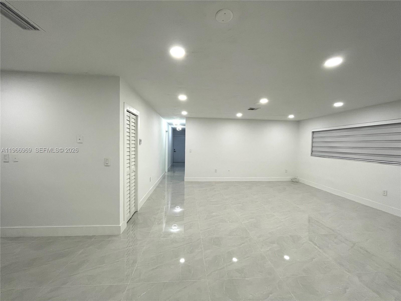 860 SE 9th Ct Hialeah, FL 33010