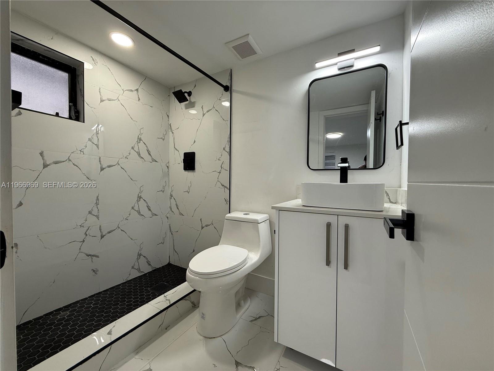 860 SE 9th Ct Hialeah, FL 33010