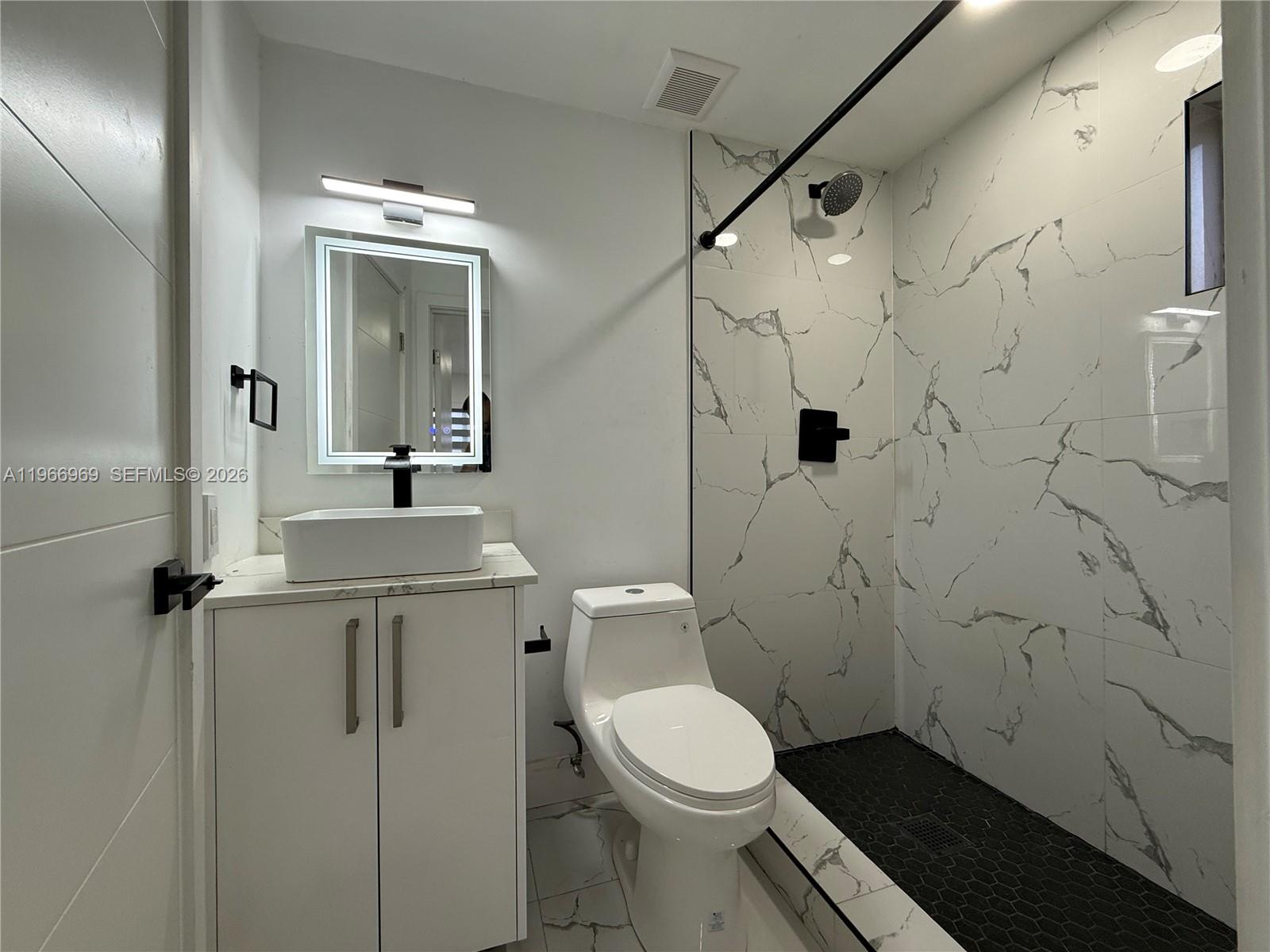 860 SE 9th Ct Hialeah, FL 33010