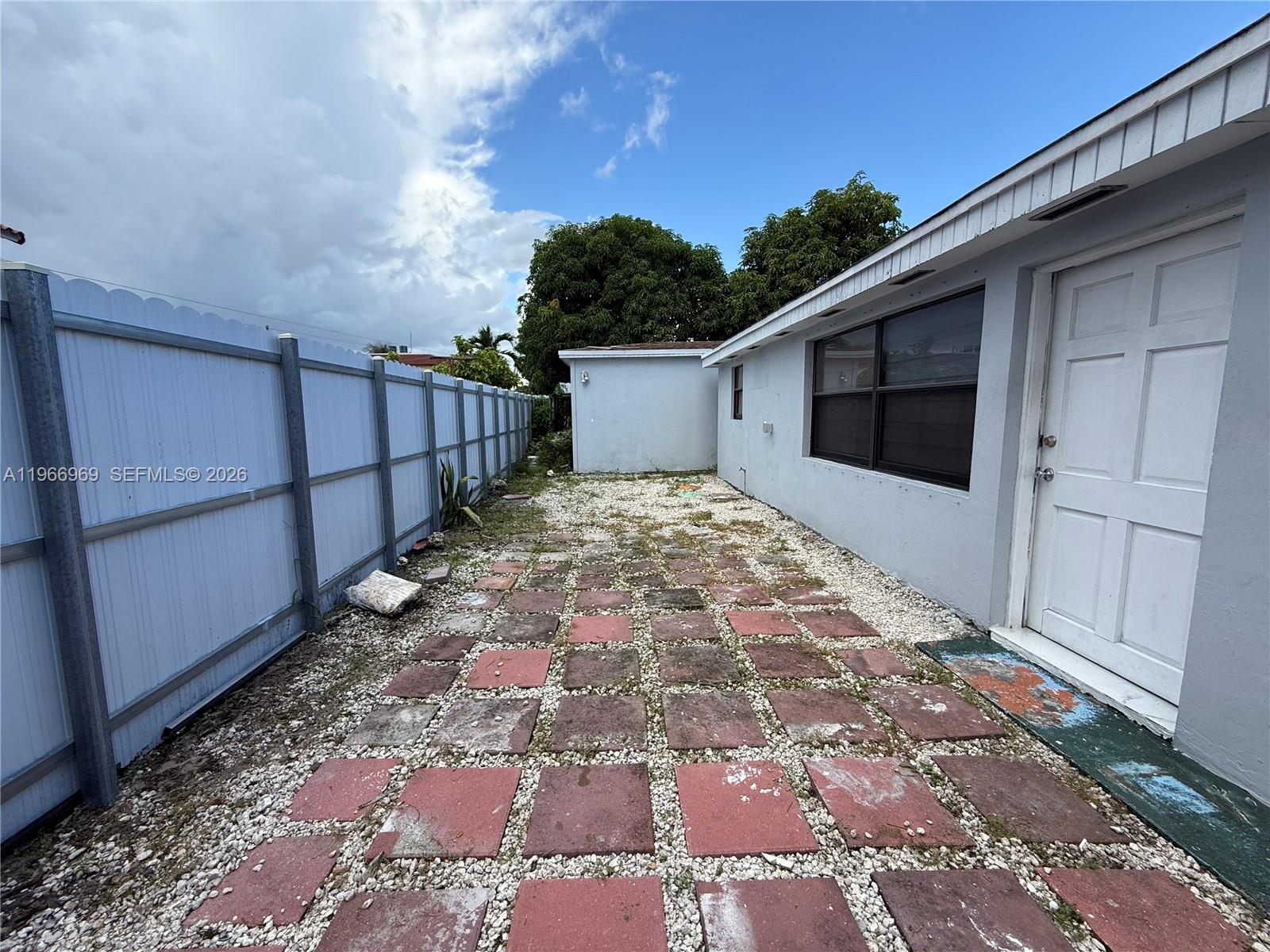 860 SE 9th Ct Hialeah, FL 33010