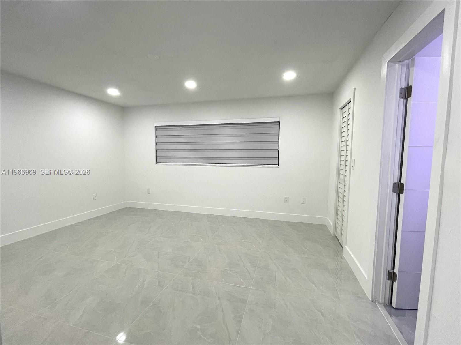 860 SE 9th Ct Hialeah, FL 33010