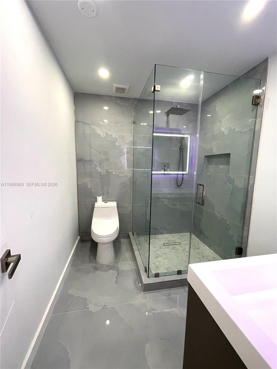 860 SE 9th Ct Hialeah, FL 33010