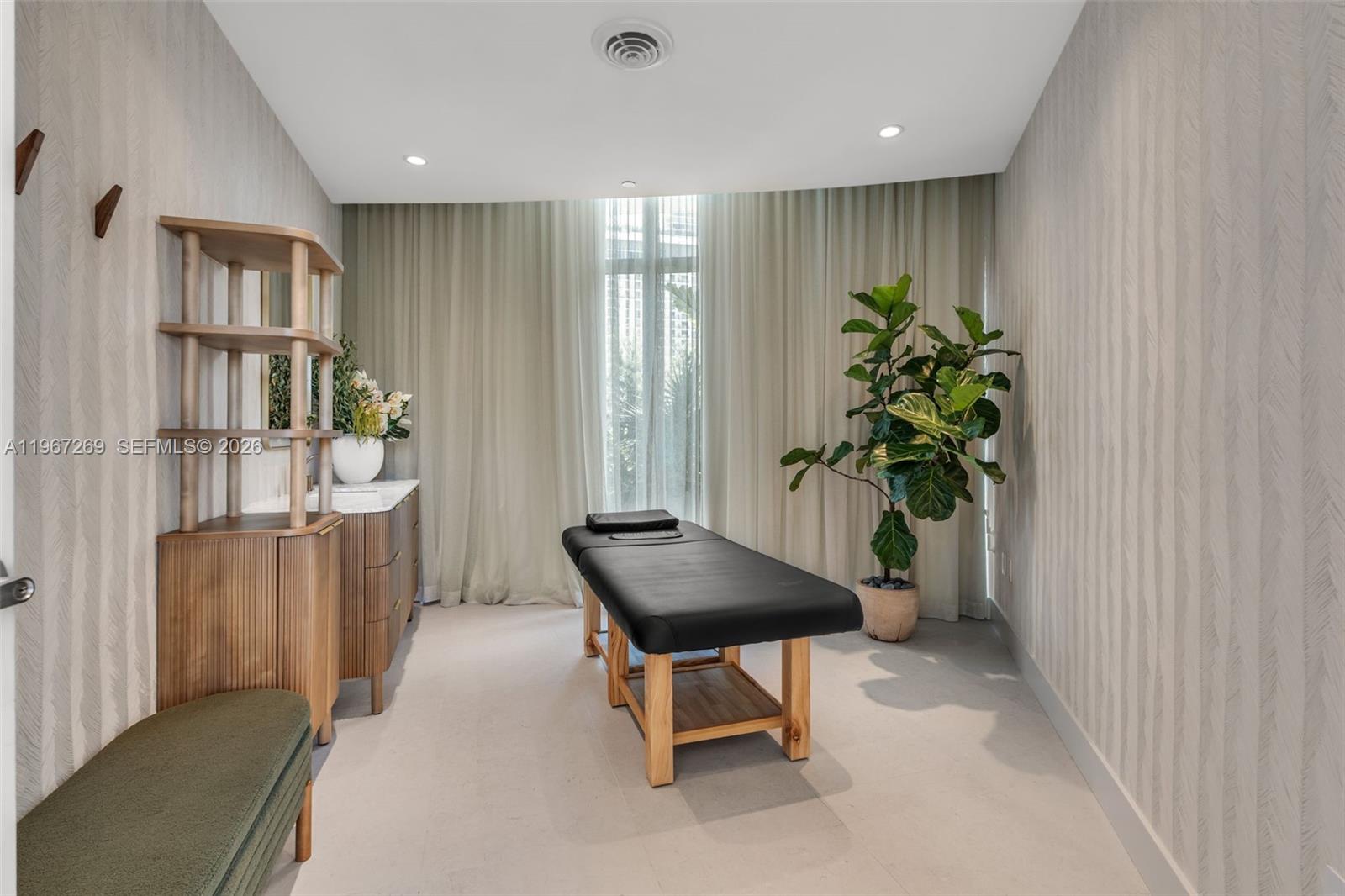 700 NE 24th St #1806 Miami, FL 33137