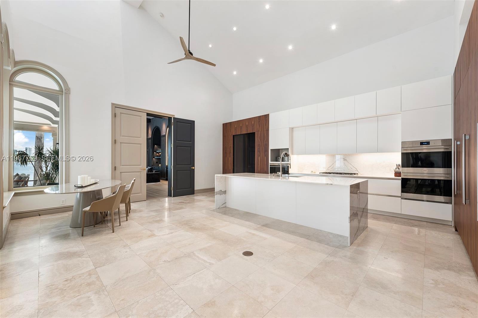 432 S Hibiscus Dr Miami Beach, FL 33139