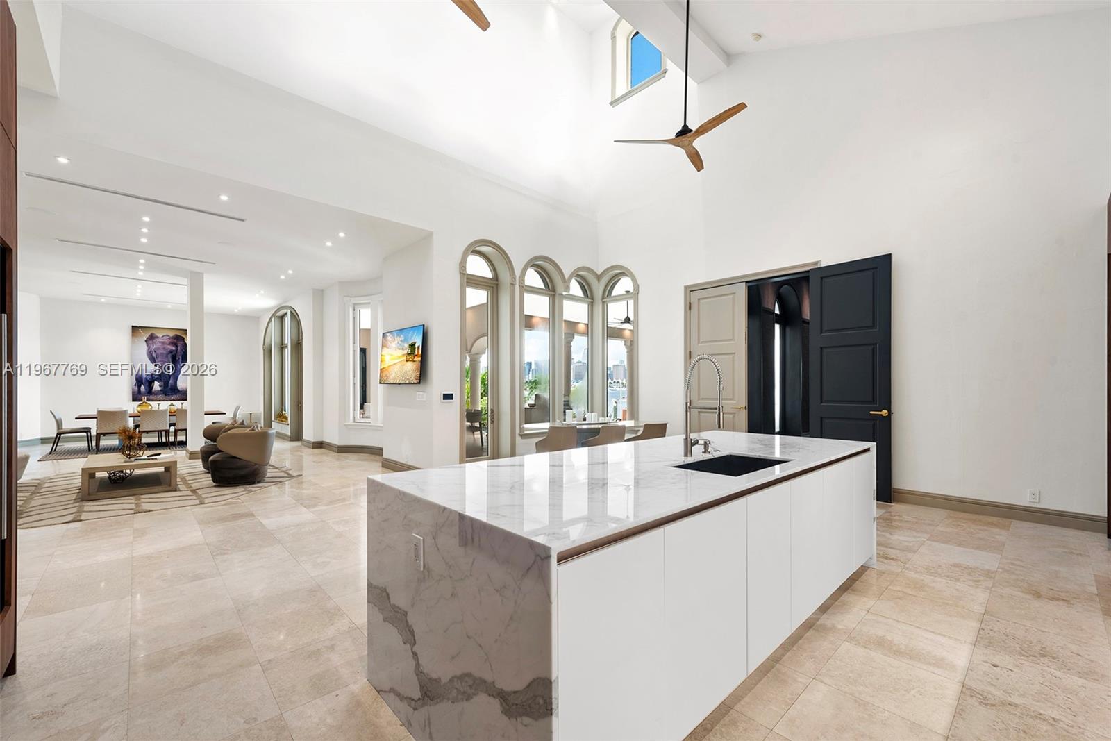 432 S Hibiscus Dr Miami Beach, FL 33139