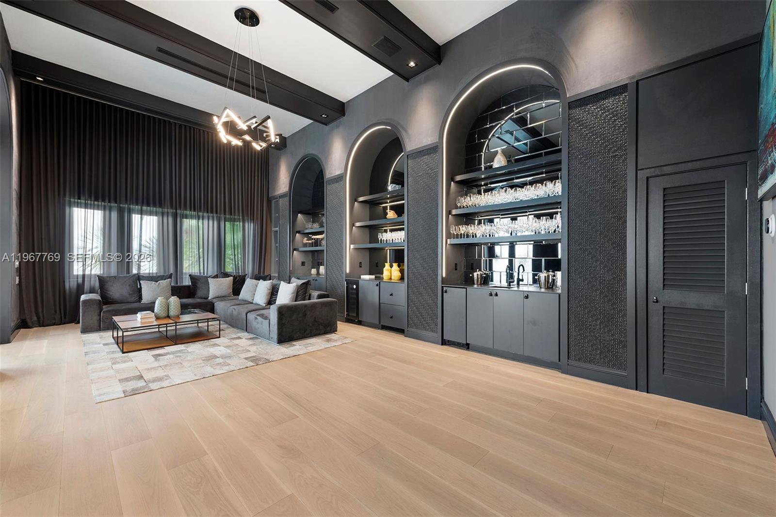 432 S Hibiscus Dr Miami Beach, FL 33139