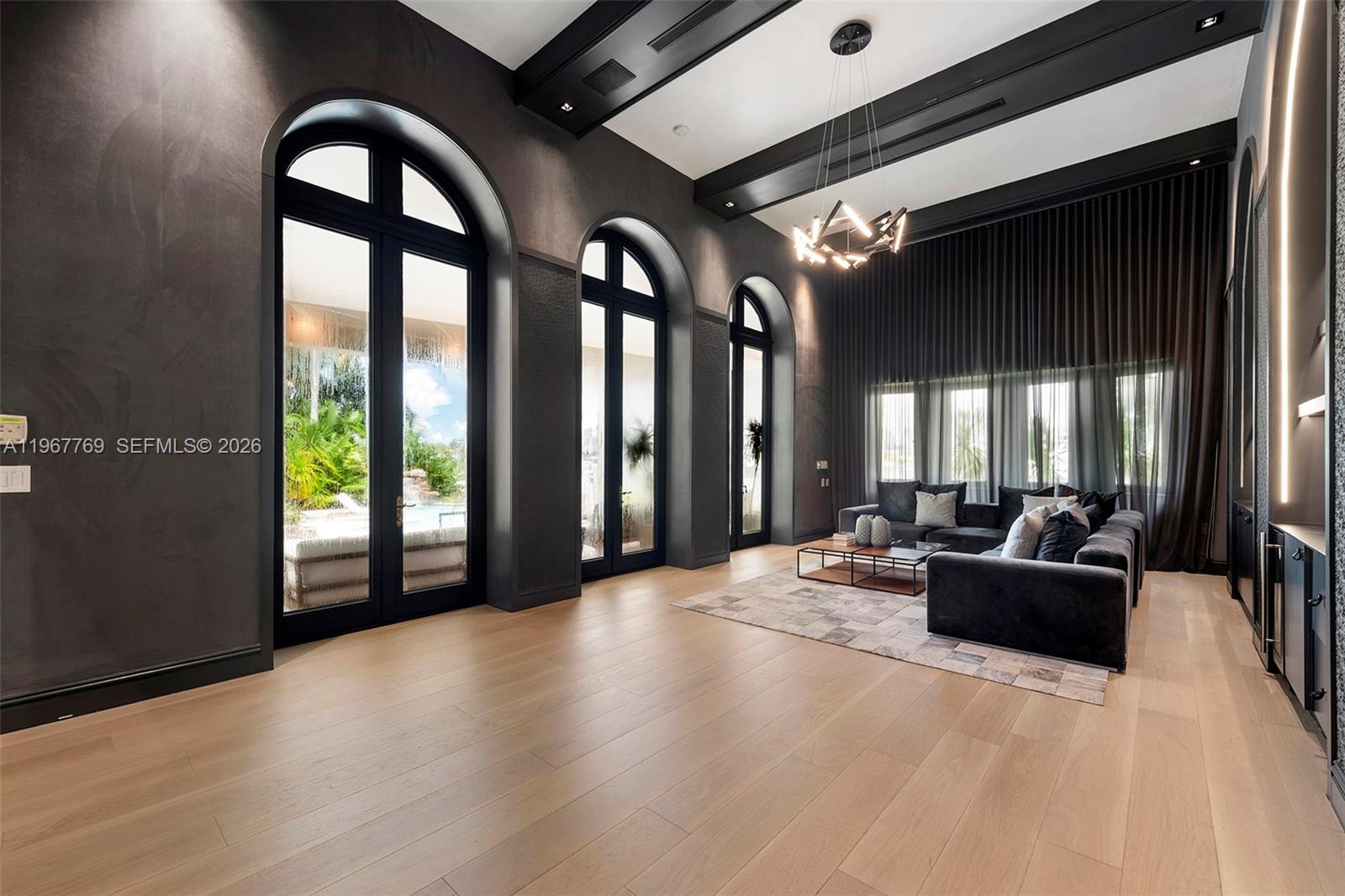 432 S Hibiscus Dr Miami Beach, FL 33139