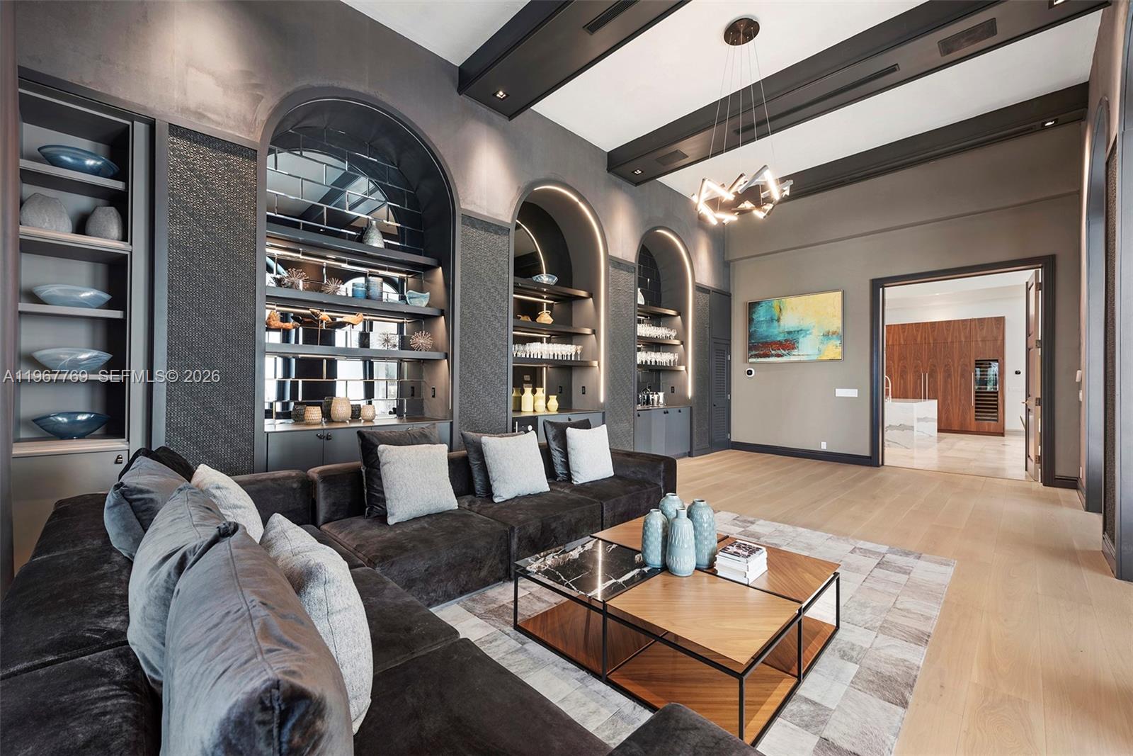 432 S Hibiscus Dr Miami Beach, FL 33139