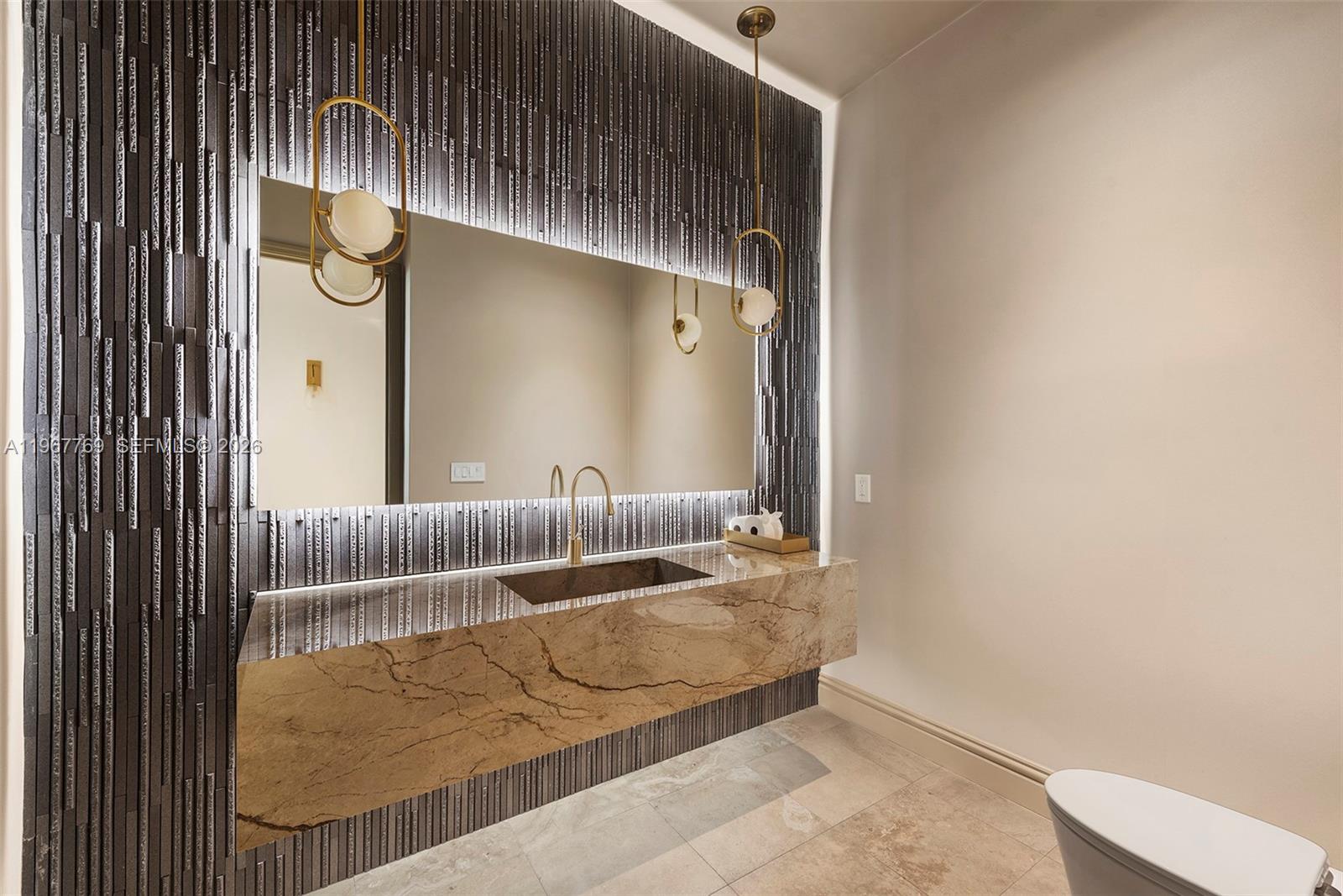 432 S Hibiscus Dr Miami Beach, FL 33139