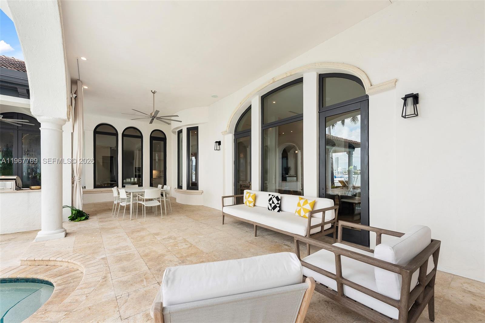 432 S Hibiscus Dr Miami Beach, FL 33139