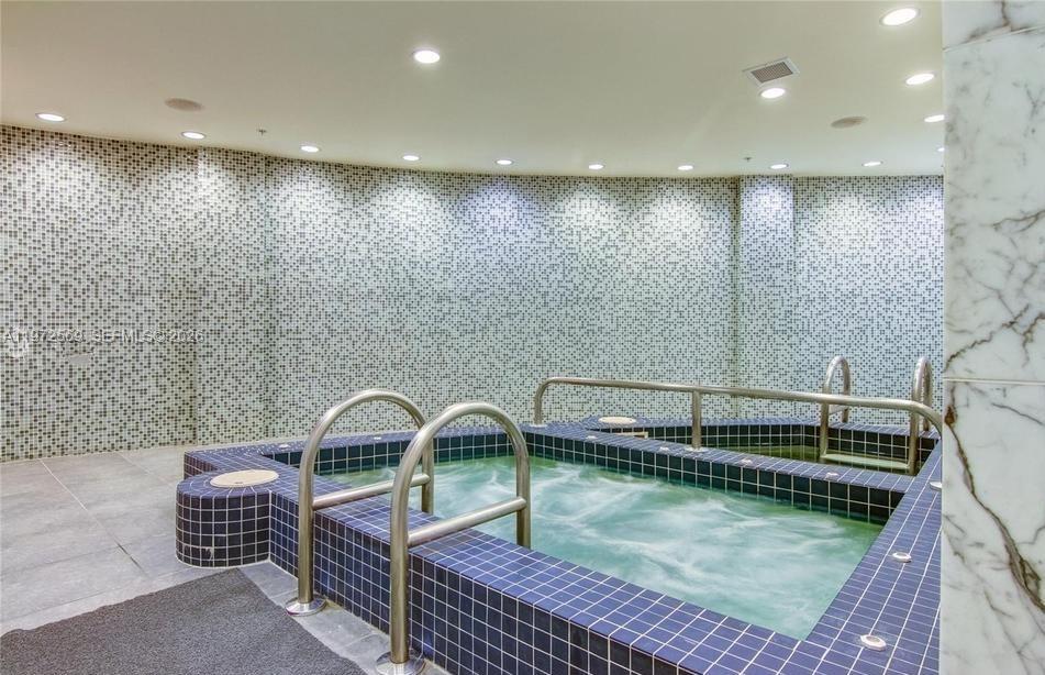 image Vizcayne South13