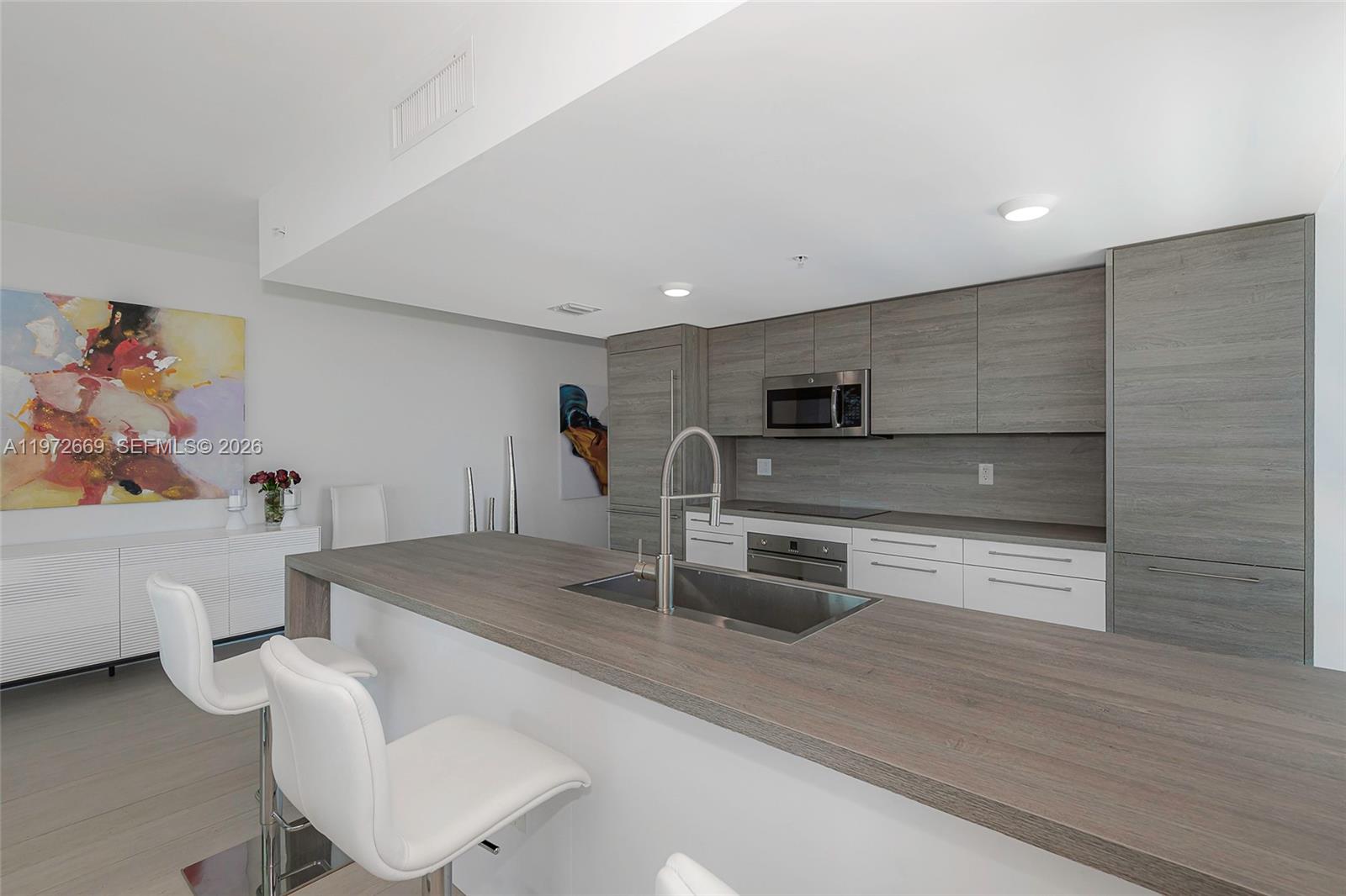 400 Sunny Isles Blvd #1222 SE CORNER UNIT Sunny Isles Beach, FL 33160